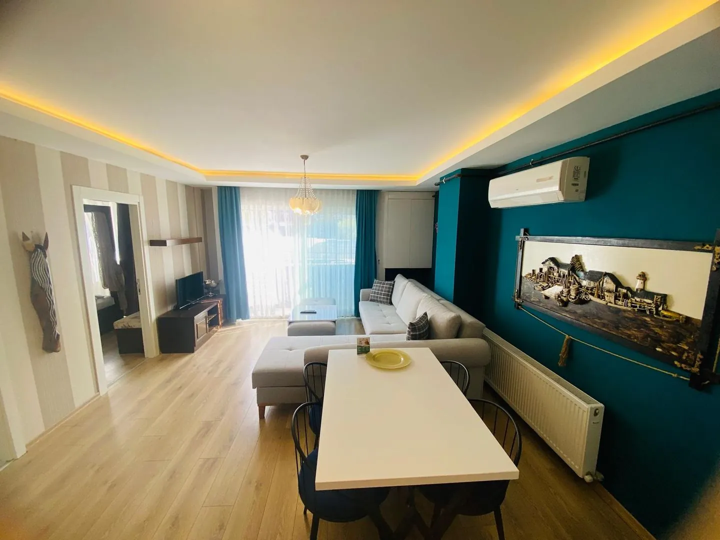 Royal Loft Suit ailelere uygun konforlu oturma alanı